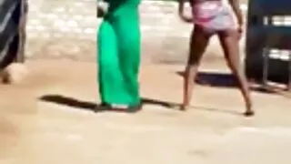 Doua femei sex russian mom and son mature tentat pentru un trio căsătorit vecin