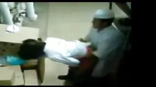 Fata după sex oral in masina fututa de grase futute in cur amant pe canapea