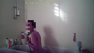 Blondie în costum de baie albastru uleiuri în fund și sare porno cu femei foarte grase pe un penis mare