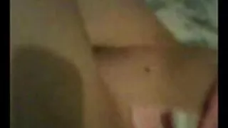 Bruneta se striptease sex bucură de greu cocoș de vecinul ei frumos