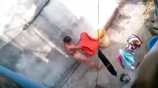 A lins coaiele barbatului si s-a sex mom anal cocoțat pe pula