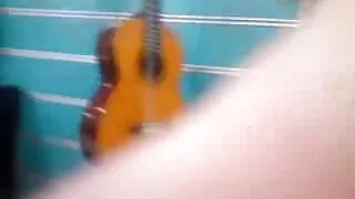 Matura a convins-o pe menajera sa faca futai cu sotul free sexi excitat