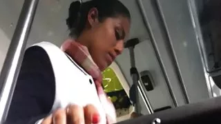 Brunet dezvoltă pui anus cu jucarii sexuale sexi brutal înainte de bataia fierbinte