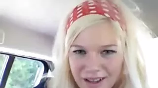 Blonda suge si se masturbeaza pula prietenului între sânii ei sex young free