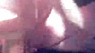 Fierbinte tânăr mysexykittens mecanic a venit la apelul de o fată tânără și o fute lângă o mașină spartă